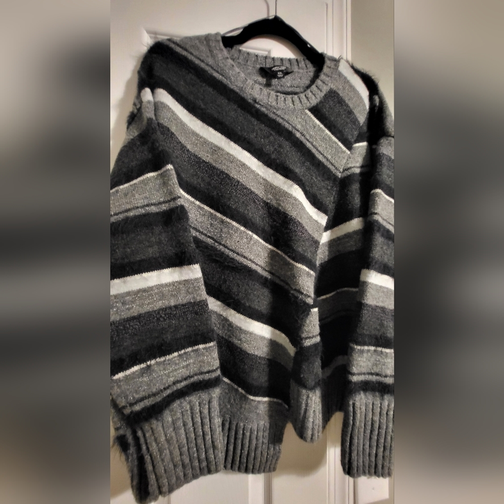 Vera Wang XXL Womens Black & White Sweater Super Soft Like New